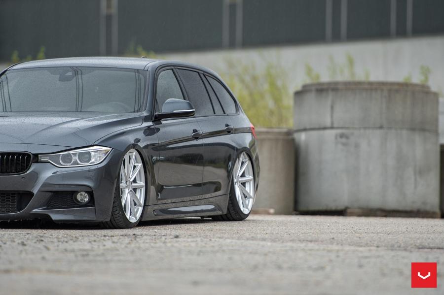 Детали экстерьера BMW 3-Series Touring on Vossen Wheels (VFS10) 2017 года  (фото 8 из 28)